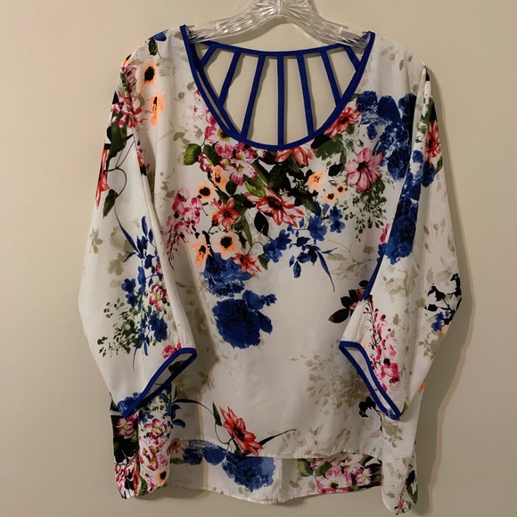 bobeau Tops - Floral Top size XL by BOBEAU
